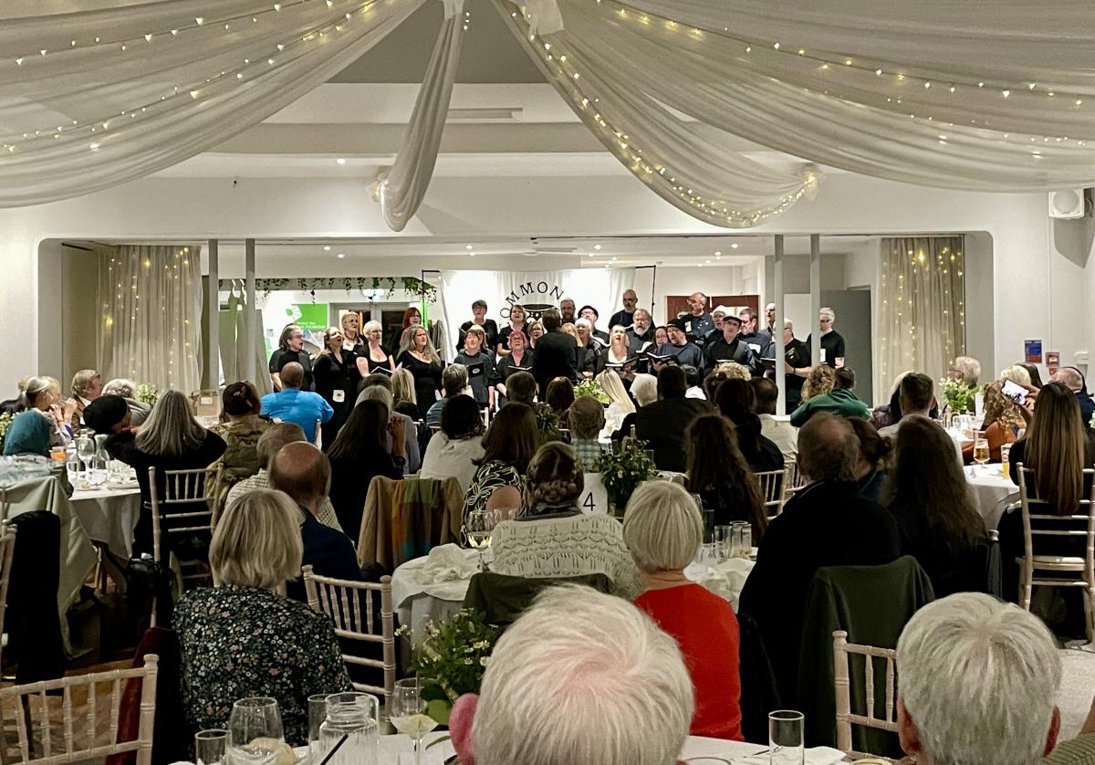 Commoners Choir entertain after dinner